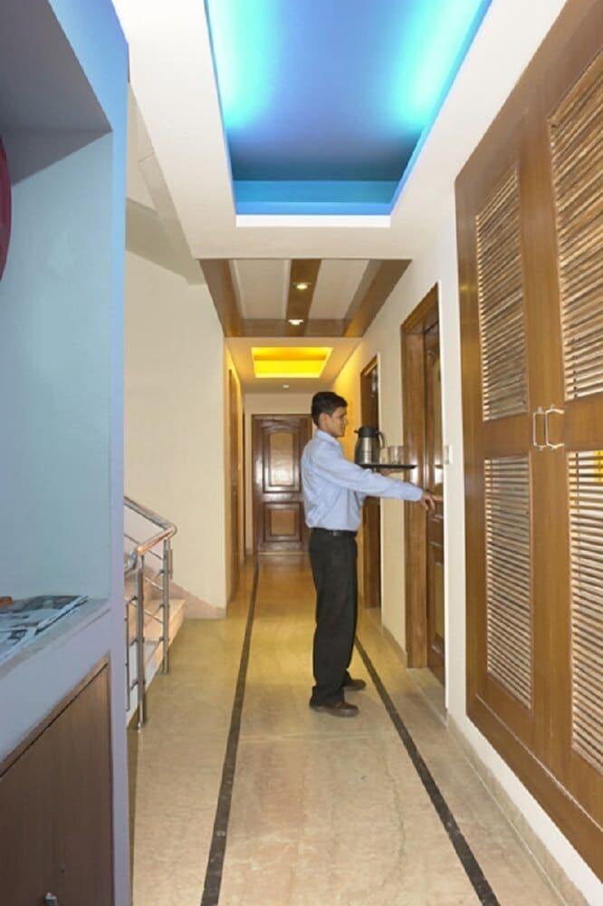 Hotel Apra Deluxe New Delhi Extérieur photo
