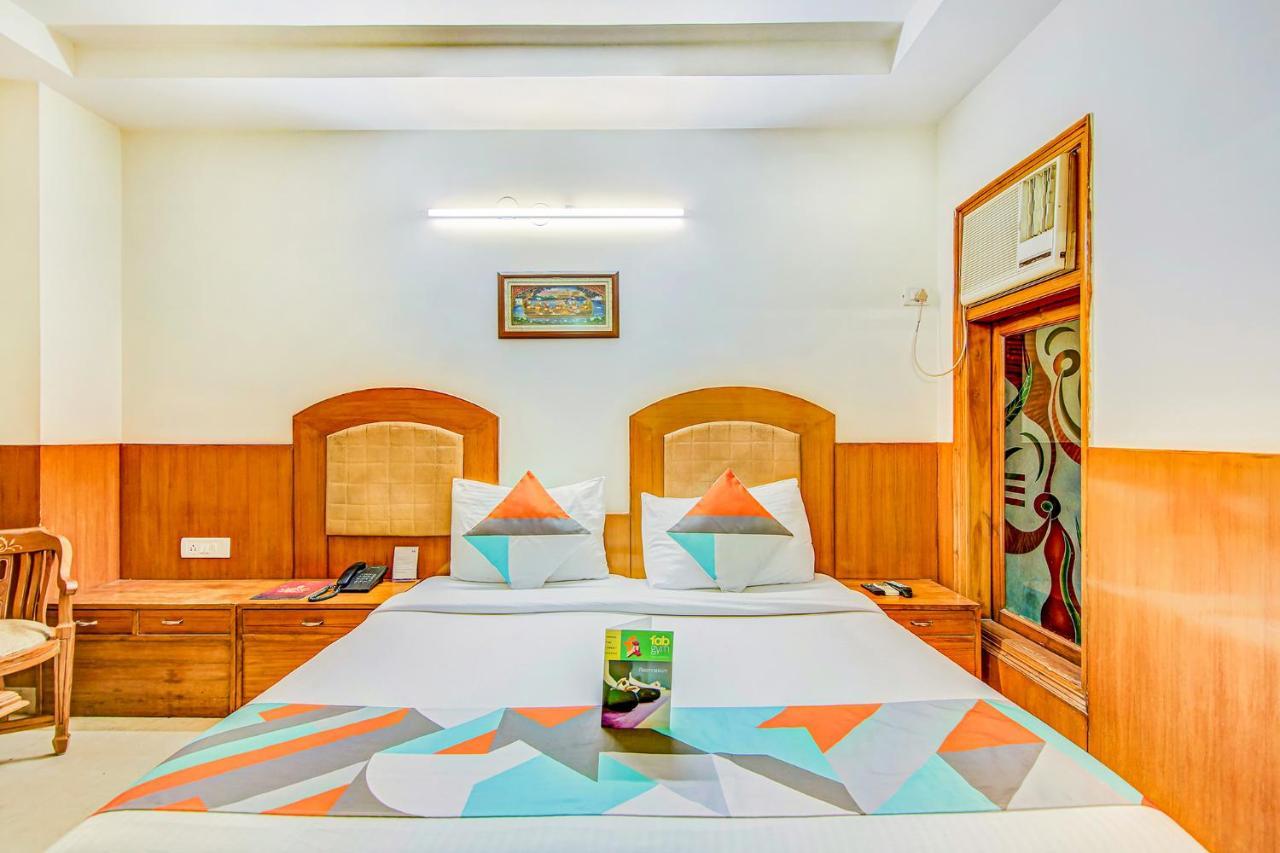 Hotel Apra Deluxe New Delhi Extérieur photo