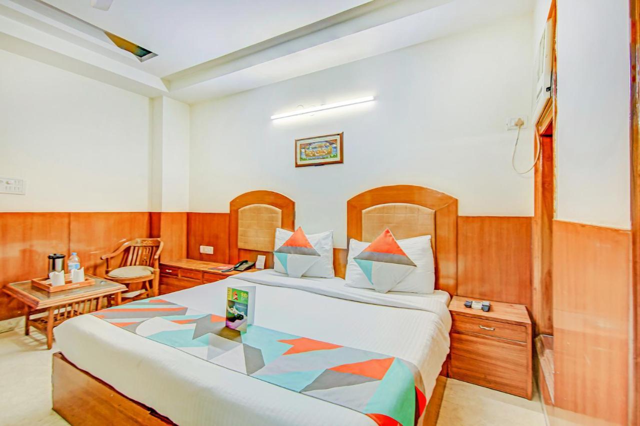 Hotel Apra Deluxe New Delhi Extérieur photo